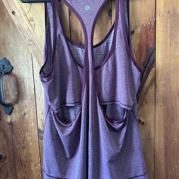 Lululemon Run the Day tank in heathered maroon - Picture 3 of 4